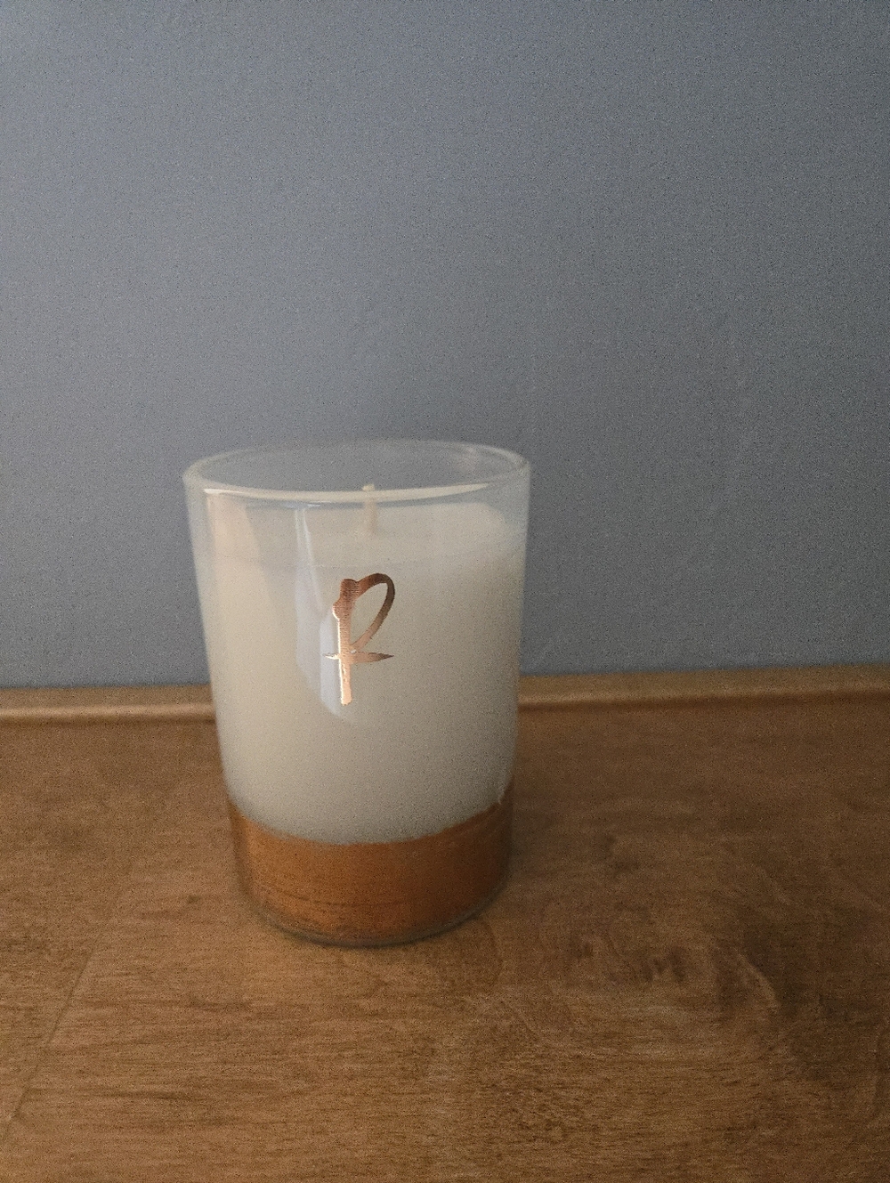 NEW DW HOME  White & Gold Decorative Cherry Wood Scented Candle